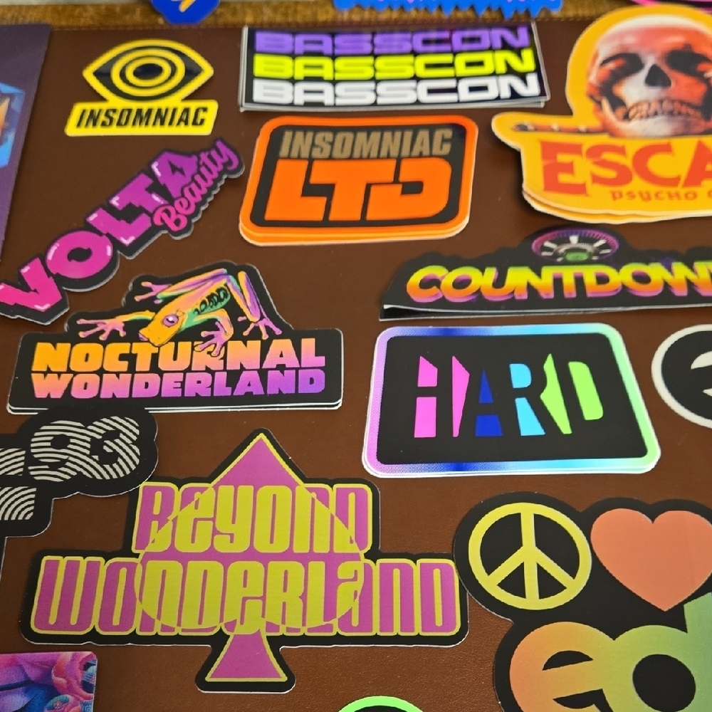 Insomniac EDC Sticker Pins And Key Chain Collection - Multicolor - Picture 9 of 14